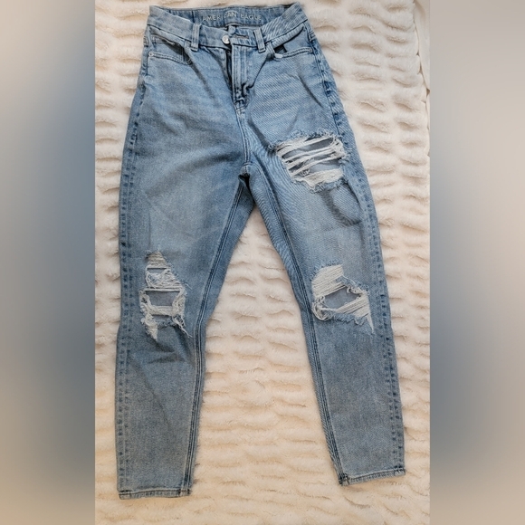 American Eagle Outfitters Denim - American Eagle High Rise Curvy Mom Jeans